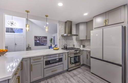 Paradise House | CitySerenity W/Pool/Spa/Gym