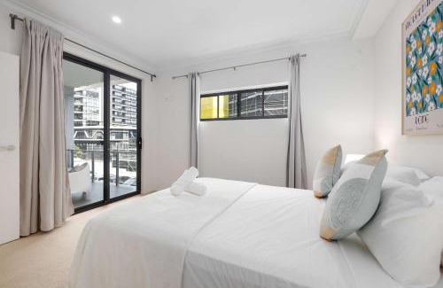 West End Apartment | Cityside Comfort 1BR Retreat in West End Parking