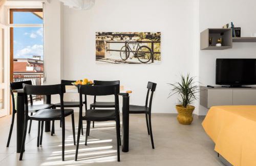 Sud-Ovest Apartment | Civico40 Luminoso appartamento con balconi e garage privato