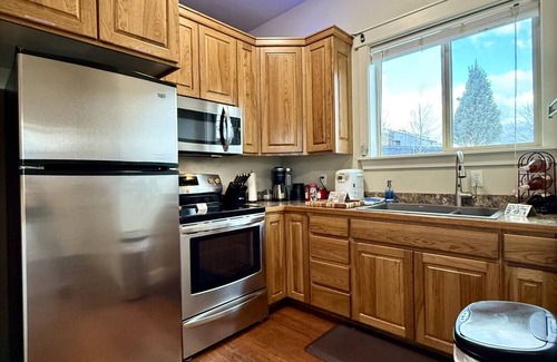 Baker City House | Claim Jumpers Cottage, Sleeps 4 w/Sauna! Local Golfing 50% Off!