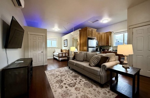 Baker City House | Claim Jumpers Cottage, Sleeps 4 w/Sauna! Local Golfing 50% Off!