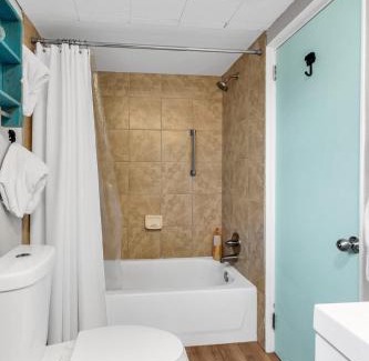 Canon City House | Claire Cottage - Cozy House in Nice Neighborhood