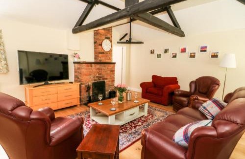 Selby House | Claire Cottage