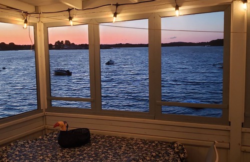 Portsmouth Cottage | Claire's Cozy Cottage on the Cove
