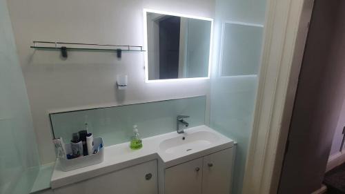 Ross-on-Wye Apartment | Clairville Apartment - Garden Terrace, Central Ross-on-Wye