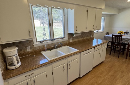 Bellaire House | Clam Lake Access - sleeps 12. Close to Torch Lake. Between Bellaire and Alden