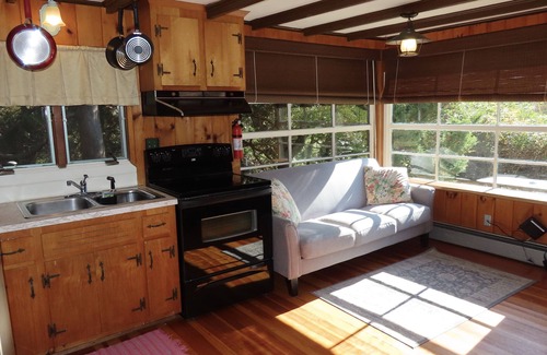 Middletown Cottage | Clamalot Cottage ,Near Beaches, Quiet, Pastoral