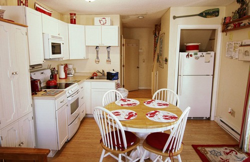 Camp Ellis Cottage | Clamshell Cottage Saco Maine Steps to the Beach pet friendly