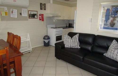 Melville Apartment | Clan Ranald Unit 2 ~ Short walk to all amenities! UNLIMITED FREE WI-FI!