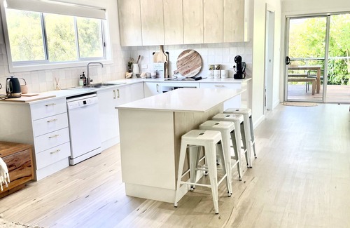 Talbingo House | Clancy's Cottage - Talbingo, Luxury on the Golf Course