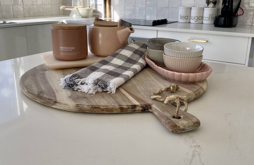 Talbingo House | Clancy's Cottage - Talbingo, Luxury on the Golf Course