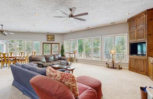 Bumpass House | Clandestine Retreat