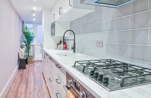 Shaftesbury Apartment | Clapham Calm – 2 Bedroom Flat with Garden