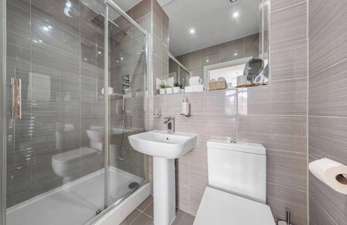 Stockwell Apartment | Clapham’s Hidden Gem, 2BR and 2BA Apartment