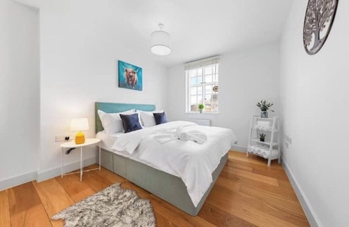Stockwell Apartment | Clapham’s Hidden Gem, 2BR and 2BA Apartment