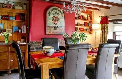 Helperthorpe Cottage | CLARA'S COTTAGE, pet friendly, with open fire in West Lutton