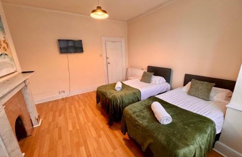 Bedford House | Clare House - sleeps 14