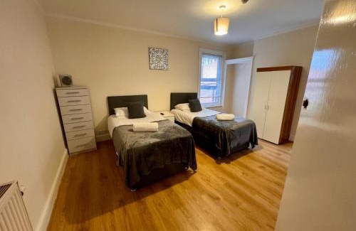 Bedford House | Clare House - sleeps 14