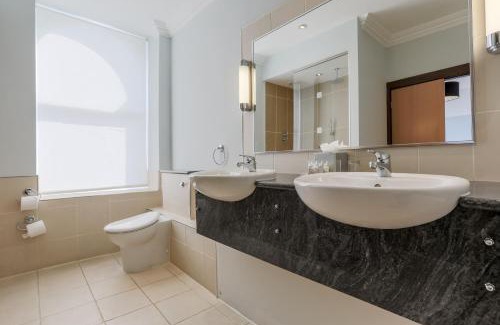 Douglas Hotel | Claremont Hotel