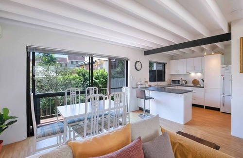 Indooroopilly House | Clarence Corner Contemporary meets Cottage Style