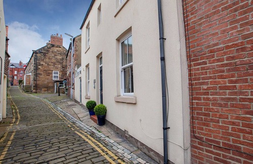 West Cliff Cottage | Clarence Cottage 2 Bedroom Cottage in Whitby