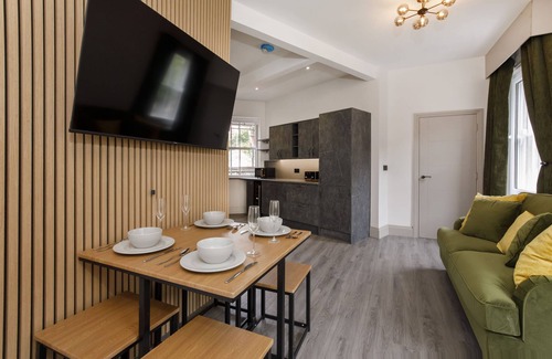 York Cottage | Clarence Street luxury apartment - sleeps 6 guests in 2 bedrooms