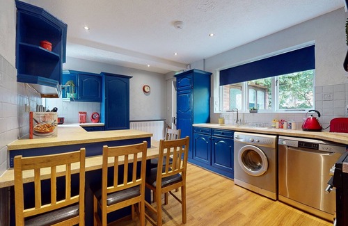 Hinckley House | Clarendon 3 Bed Bungalow Parking & Wifi Business and Leisure
