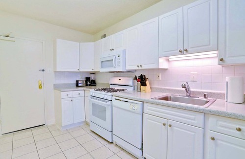 Aurora Highlands Apartment | Clarendon Apt | Walk to Metro