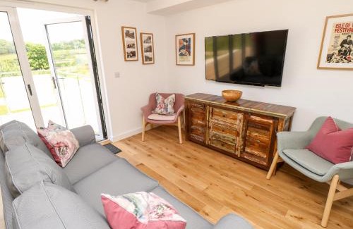 Nettlestone House | Claret