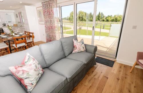 Nettlestone House | Claret