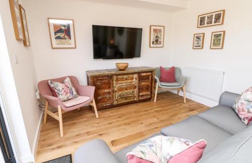 Nettlestone House | Claret