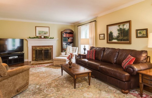 Earlysville House | Clarington | Spacious Four Bedroom Home with a Pool in mountains