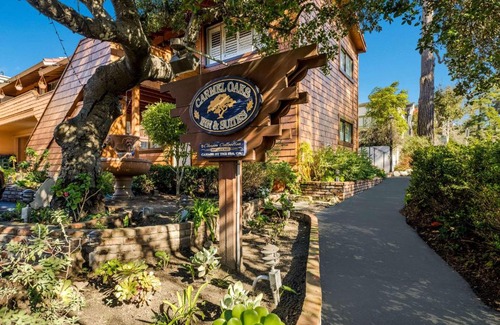 Northwest Carmel Hotel | Clarion Collection Carmel Oaks Inn
