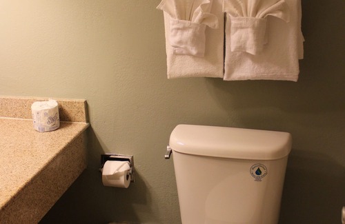 Bakersfield Hotel | Clarion Hotel Bakersfield North
