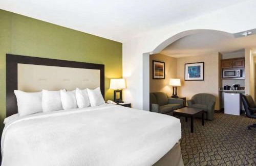 Sherwood Park Hotel | Clarion Hotel & Conference Centre