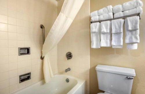 Dunkirk Hotel | Clarion Hotel Conference Center on Lake Erie