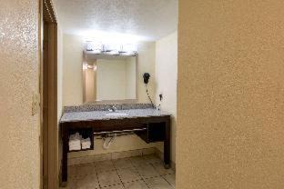 Romulus Hotel | Clarion Hotel Detroit Metro Airport
