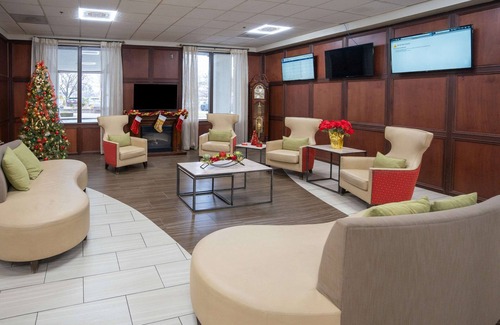 Romulus Hotel | Clarion Hotel Detroit Metro Airport