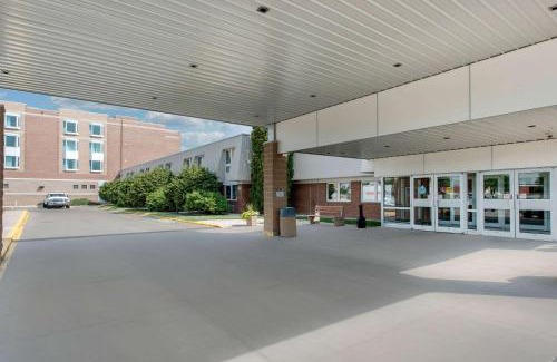Brandon Hotel | Clarion Hotel & Suites