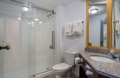 Grand Rapids Hotel | Clarion Inn & Suites Grand Rapids Airport