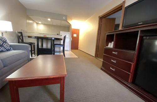 Grand Rapids Hotel | Clarion Inn & Suites Grand Rapids Airport