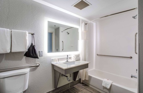 Franklin Hotel | Clarion Pointe Franklin - Nashville Area