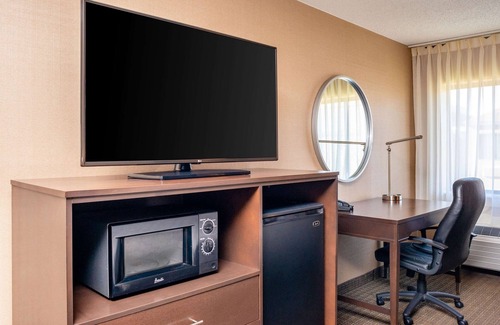 Harrisonburg Hotel | Clarion Pointe Harrisonburg