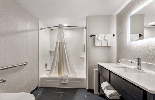 Rhinelander Hotel | Clarion Pointe Rhinelander Downtown