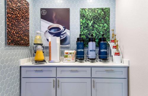 Ederville Hotel | Clarion Pointe