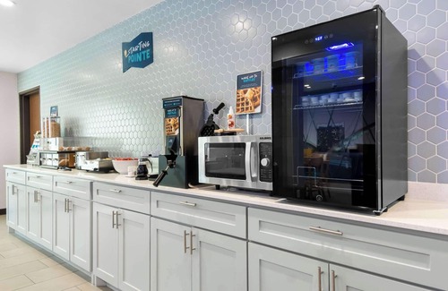 Ederville Hotel | Clarion Pointe
