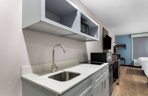 Ederville Hotel | Clarion Pointe