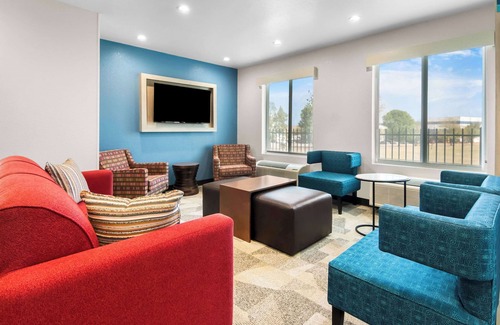 Ederville Hotel | Clarion Pointe
