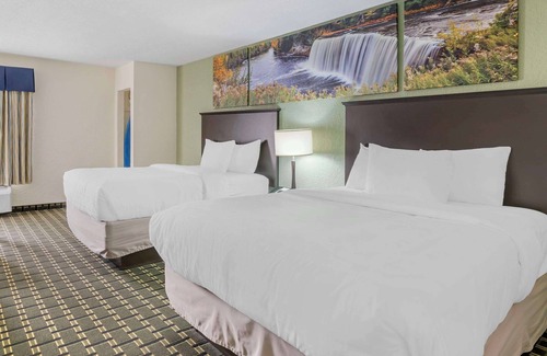 Jasper Hotel | Clarion Pointe