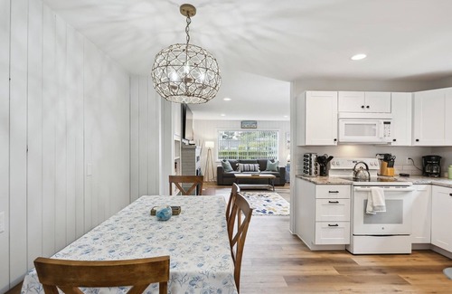 Downtown Cannon Beach Cabin | Clark Cabin - Beachcomber Vacation Homes